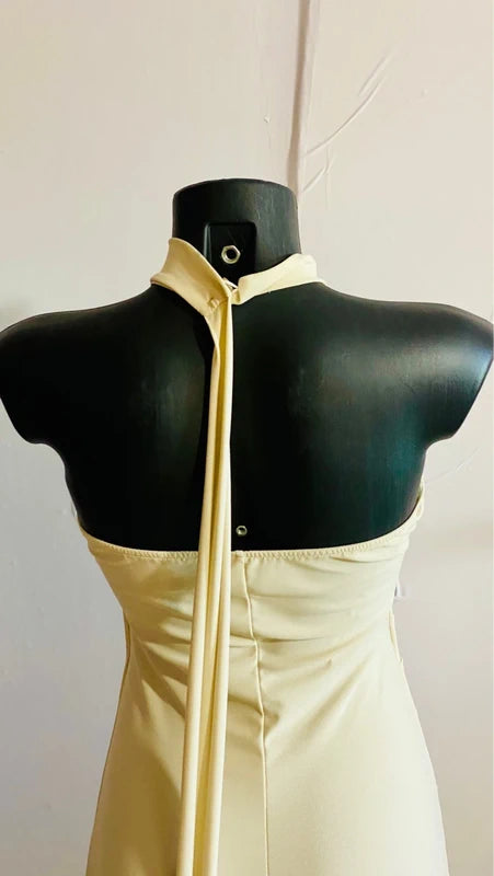 Abito Lungo Elegante Drappeggiato Scollo All’Americana Stola Sul Retro