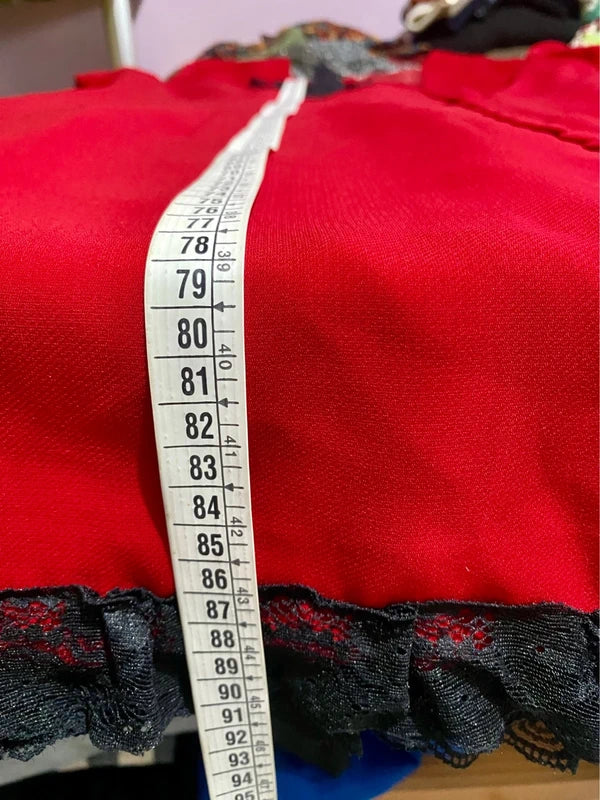 Abito elegante in pizzo rosso