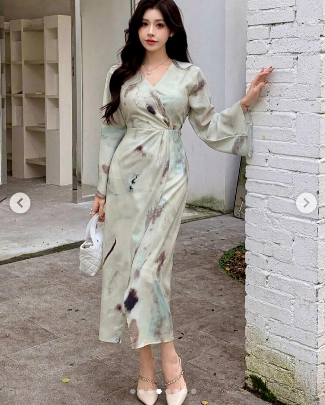 Abito Midi Longuette Con Scollo V Maniche Lunghe A Campana Misure Nelle Foto