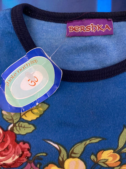 Completo con Gonna a Vita Alta & Top Misure nelle Foto