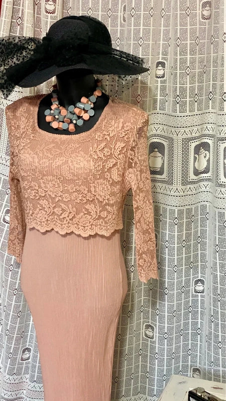 Abito Incantevole in Pizzo Plissettato