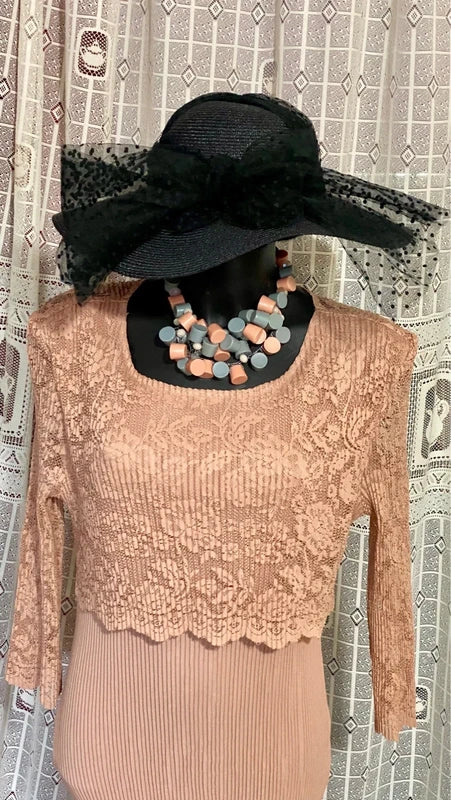 Abito Incantevole in Pizzo Plissettato