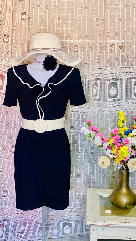 Sheath dress with voile and white edges