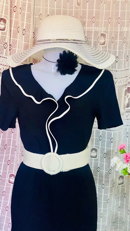 Sheath dress with voile and white edges