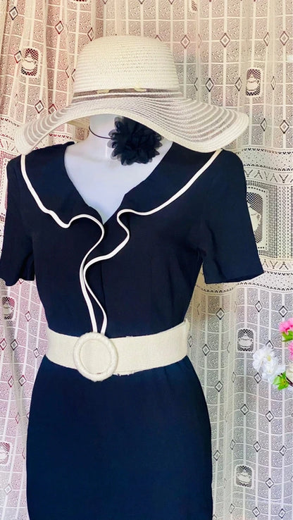 Sheath dress with voile and white edges