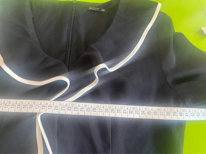 Sheath dress with voile and white edges