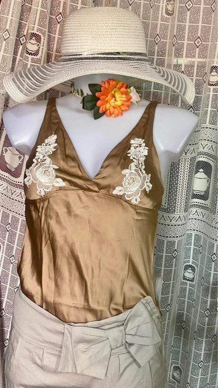 Lace top and trousers with bow