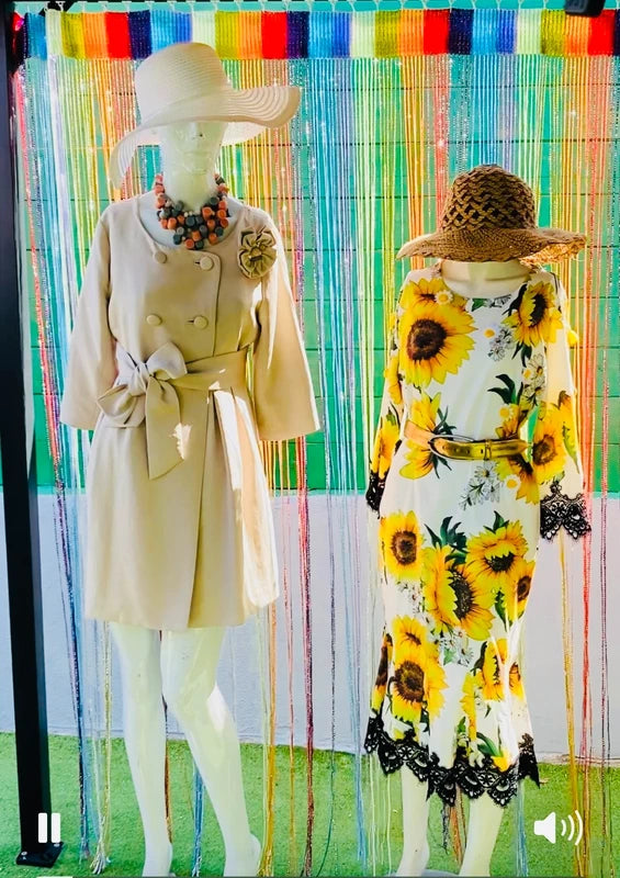 Abito Vintage con Spilla