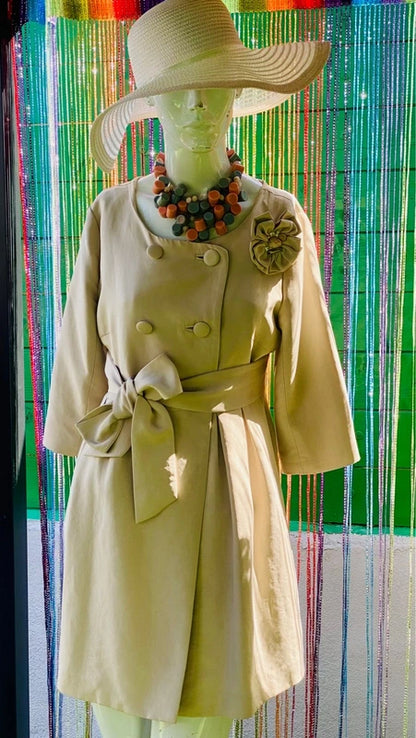 Abito Vintage con Spilla