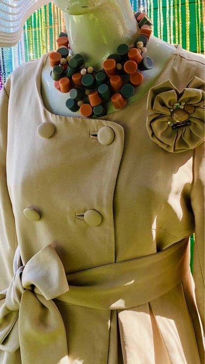 Abito Vintage con Spilla