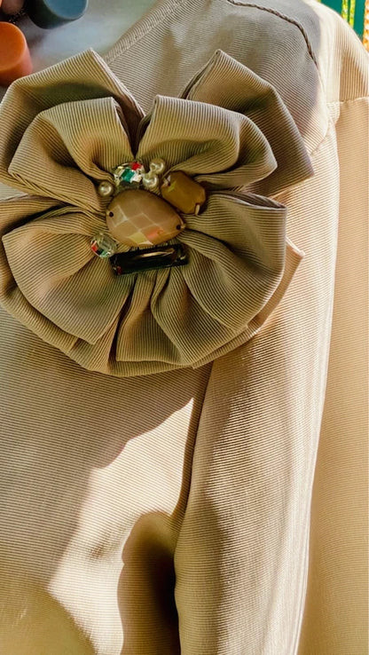 Abito Vintage con Spilla