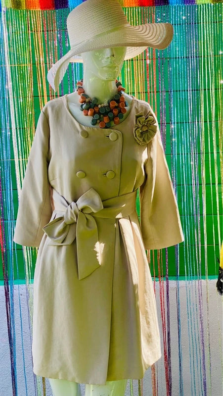 Abito Vintage con Spilla