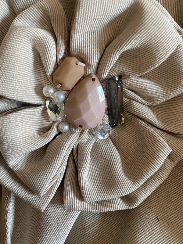 Abito Vintage con Spilla