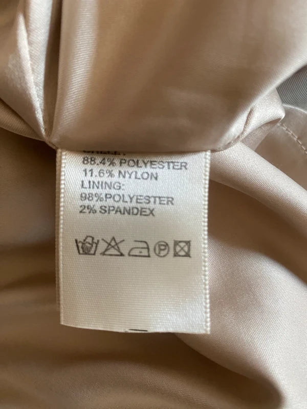 Abito Vintage con Spilla