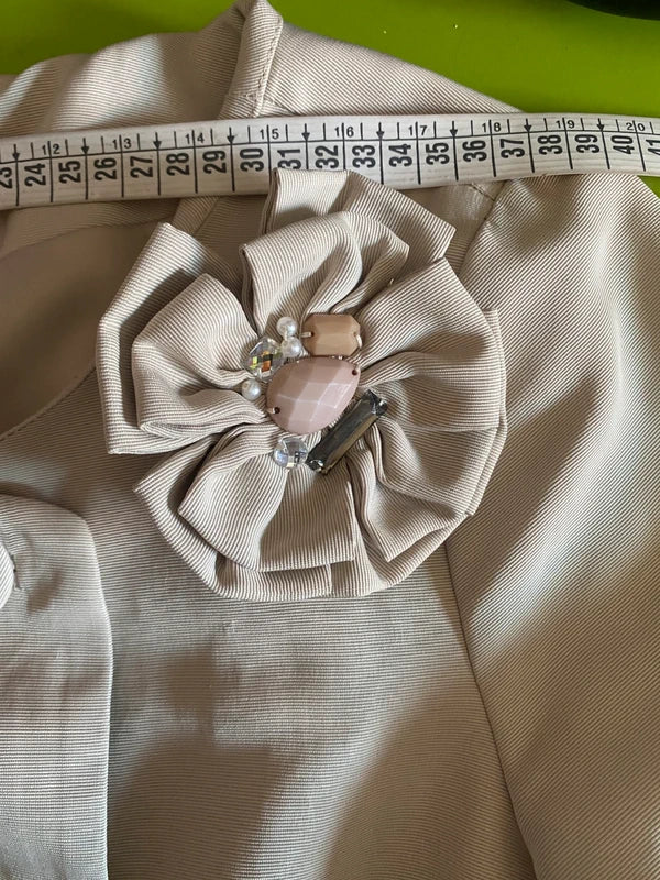 Abito Vintage con Spilla