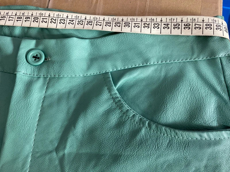 Completo pantalone a palazzo di pelle e top