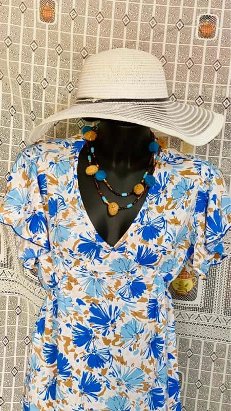 Vintage longuette dress with necklace