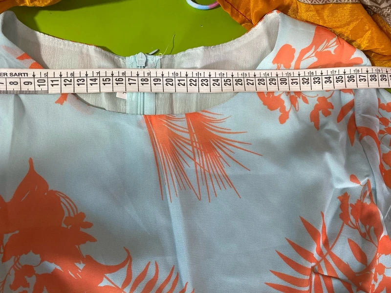 Long dress with asymmetric voiles