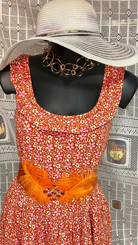 Abito lungo con voilant e frange