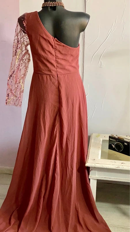 Abito elegante monospalla con paillettes