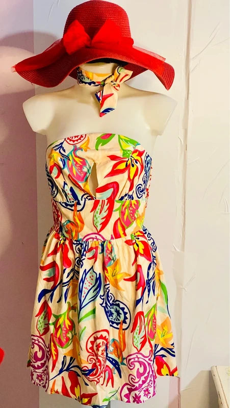 Bandeau or strapless dress with sweetheart neckline