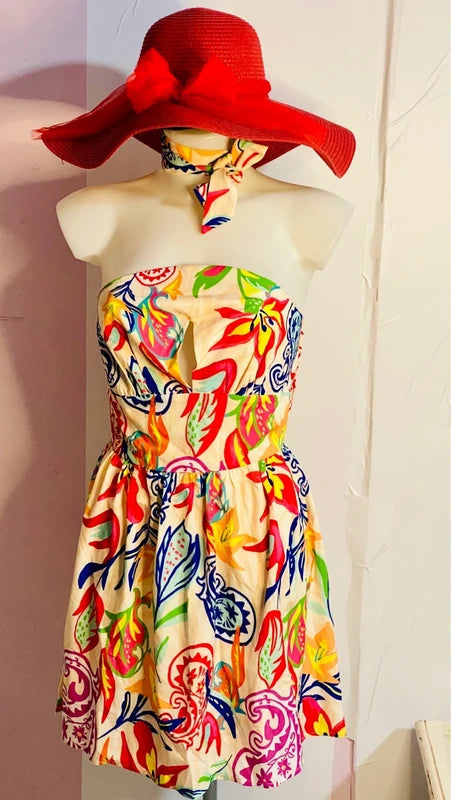 Bandeau or strapless dress with sweetheart neckline