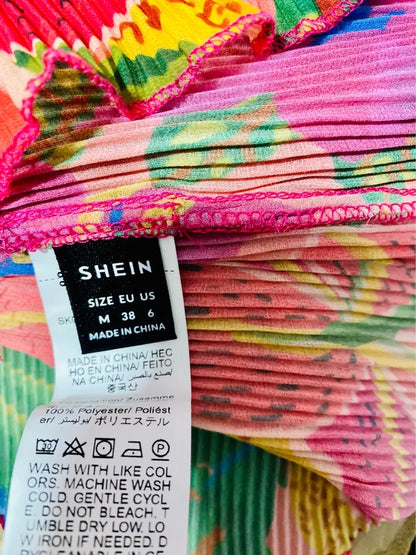 Abito floreale plissettato a fisarmonica con vivaci colori e dettagli floreali, firmato Jack&amp;Ros.