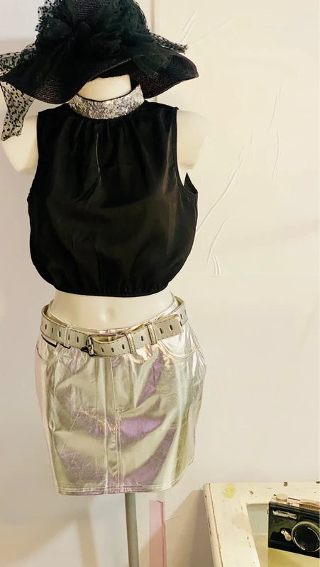 Top con Paillettes e Gonna Midi Silver
