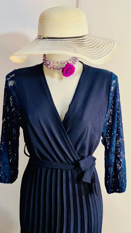 Abito Lungo Plissettato In Pizzo Misure In Foto