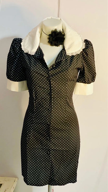 Abito a pois con collo ampio in pizzo misure In Foto