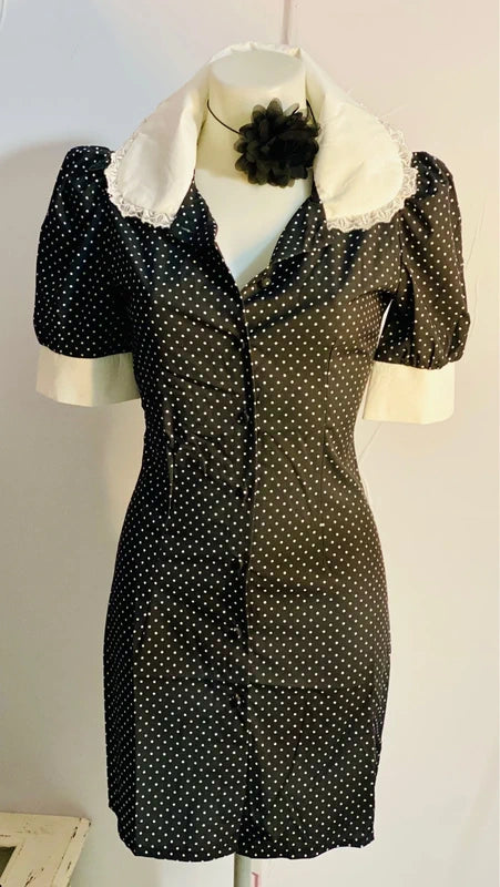 Abito a pois con collo ampio in pizzo misure In Foto