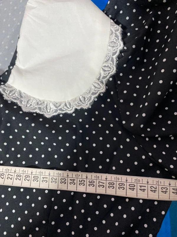 Abito a pois con collo ampio in pizzo misure In Foto