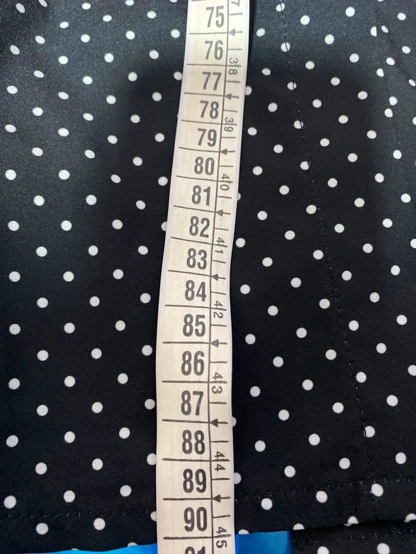 Abito a pois con collo ampio in pizzo misure In Foto