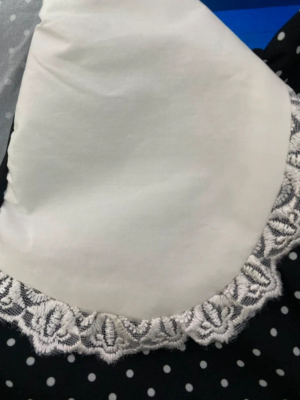 Abito a pois con collo ampio in pizzo misure In Foto