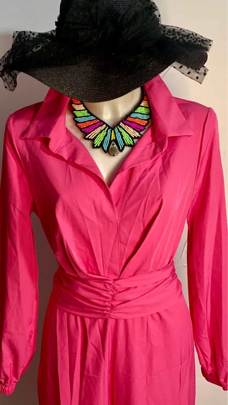 Bellissima Tuta Elegante Con Fusciacca a Cintura misure nelle foto