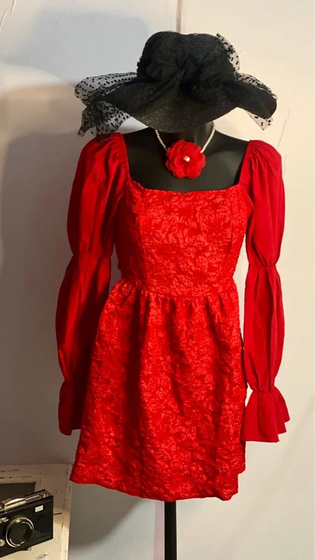 Vestito rosso Vestibilita’ XS fino alla M misure in foto