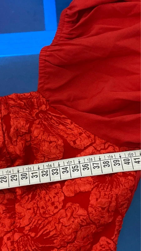Vestito rosso Vestibilita’ XS fino alla M misure in foto