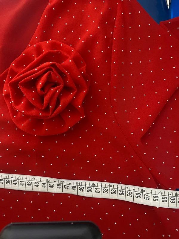 Abito Rosso Curvy Con Strassini & Spilla da una L fino ad una Taglia 60 Misure nelle Foto
