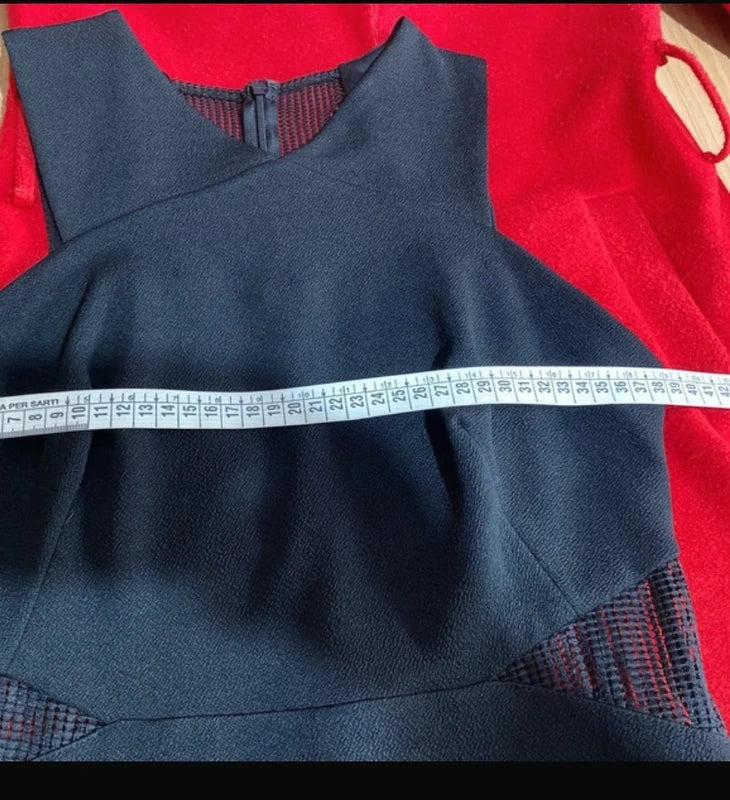 Cappotto Rosso Con Cintura e Tubino