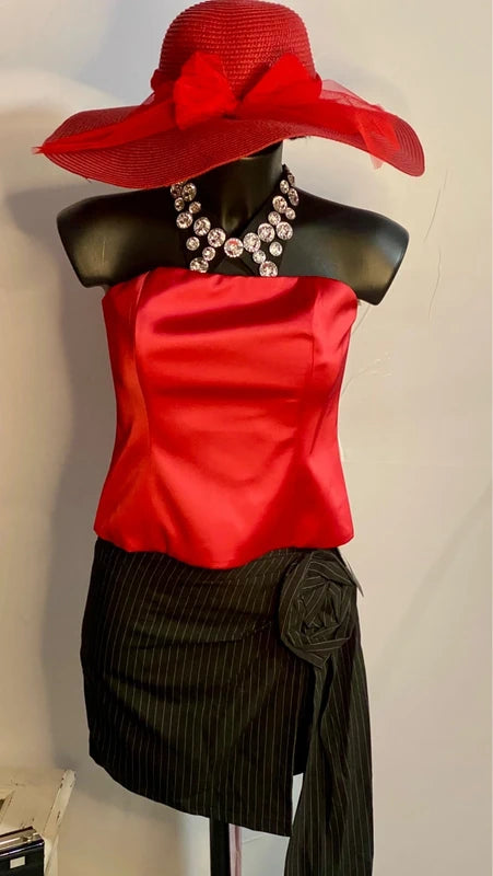 Top Bustier Cristinaeffe & Gonna Misure Nelle Foto