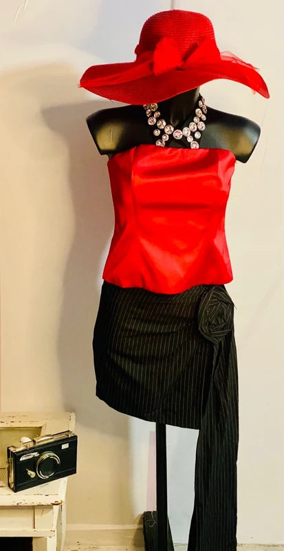 Top Bustier Cristinaeffe & Gonna Misure Nelle Foto