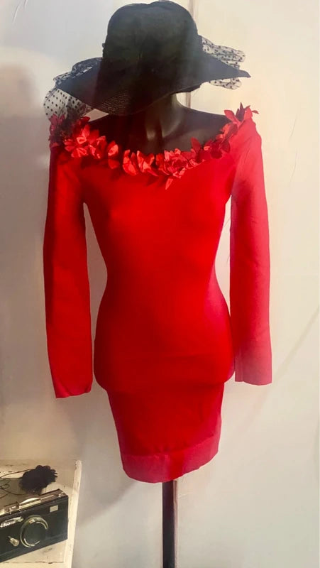 Abito Rosso elastico con Fiori Taglia parte da una M fino alla 50 Misure nelle foto