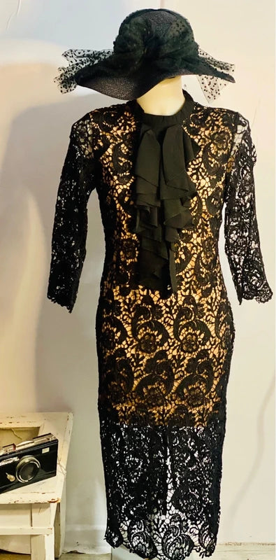 Abito Elegante midi in pizzo nero con Voilant Misure Nelle Foto