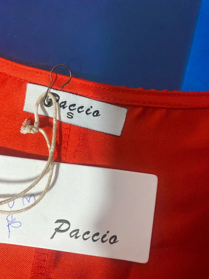 Top Blusa Elegante In Raso Con Spilla con Donna Misure in Foto