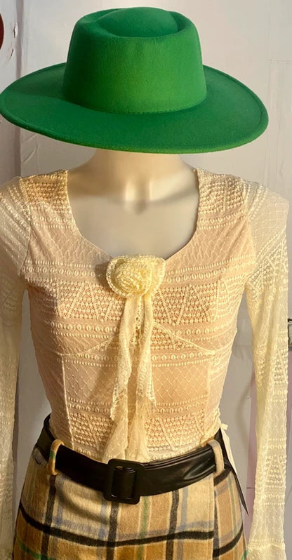 Top Maglia in Pizzo con Voilant Con Spilla & Gonna in Tartan Cappello In Regalo Misure In Foto