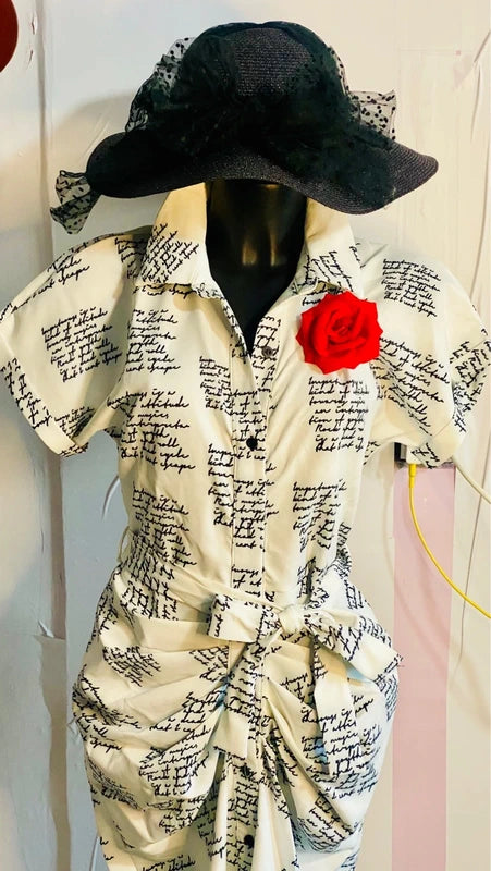 abito chemisier drappeggiato con stampa a grafia spilla decorativa Misure In Foto