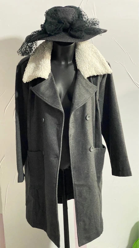 Cappotto a doppiopetto Vestibilita’ Over Misure in Foto