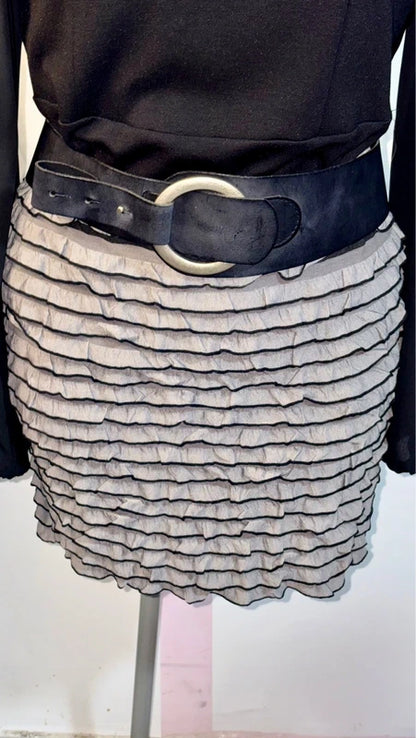 Outfit dalla taglia XS alla XL Gonna a Balze Spilla e Cappello in Pizzo Misure In Foto