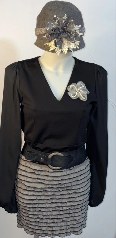 Outfit dalla taglia XS alla XL Gonna a Balze Spilla e Cappello in Pizzo Misure In Foto