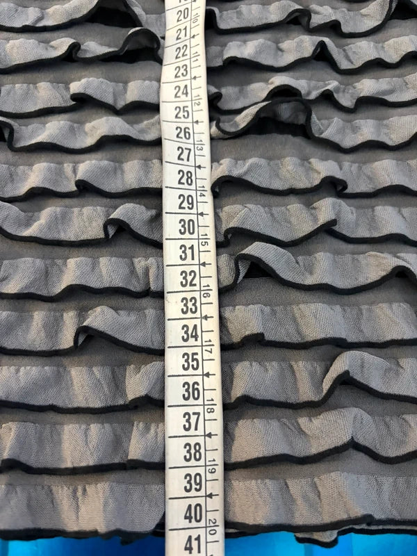 Outfit dalla taglia XS alla XL Gonna a Balze Spilla e Cappello in Pizzo Misure In Foto